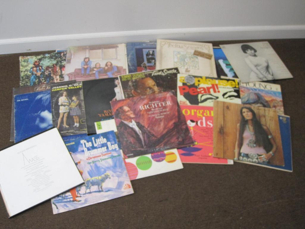 Lot of 25+ vinyl records including CCR, Crosby Stills and Nash, Pointer Sisters, Frank Sinatra and