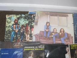 Lot of 25+ vinyl records including CCR, Crosby Stills and Nash, Pointer Sisters, Frank Sinatra and