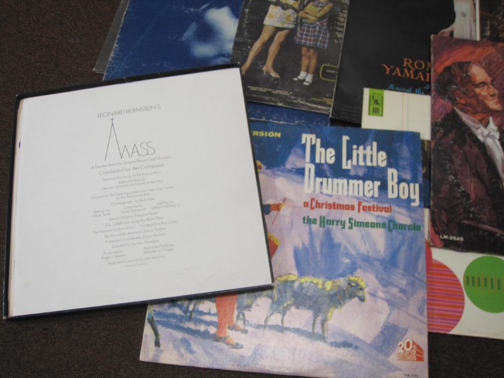 Lot of 25+ vinyl records including CCR, Crosby Stills and Nash, Pointer Sisters, Frank Sinatra and