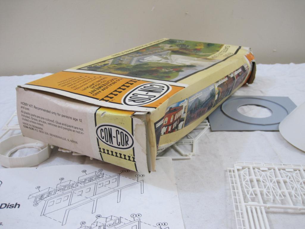 Con-Cor Radio Satellite Dish Plastic Model for Train Display, HO Scale, unassembled, see pictures,