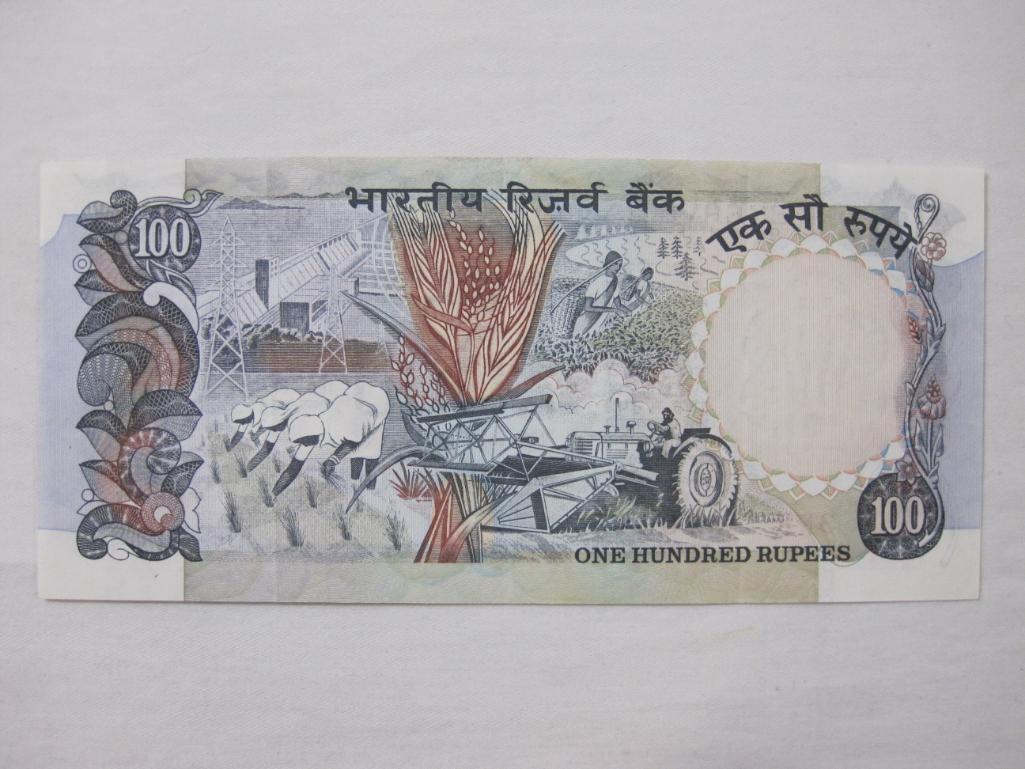 Lot of Indian Paper Currency including one rupee, 2 rupees, 5 rupees, 10 rupees, 20 rupees, 50