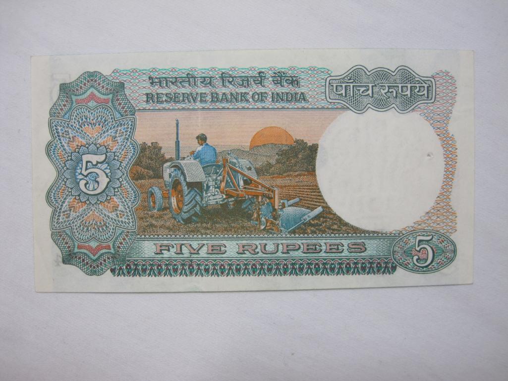 Lot of Indian Paper Currency including one rupee, 2 rupees, 5 rupees, 10 rupees, 20 rupees, 50