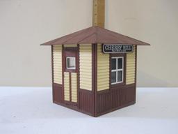Cherry Hill Plastic Train Station Building, LGB 1989, 13 oz