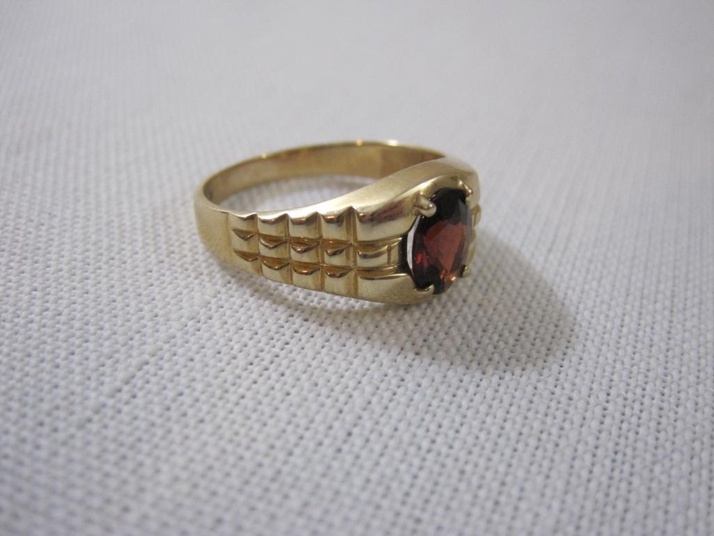 10K Gold Ring with Garnet Stone, Size 10, 3.1 g total weight