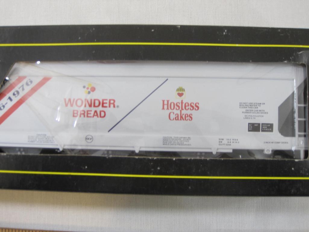 Weaver 4-Bay Centerflow Wonderbread Hopper Train Car, 3-Rail #U1717LD, O Scale, in original box, 1