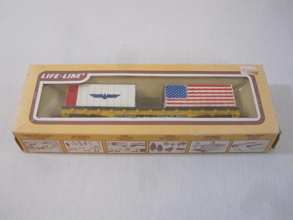 Life-Like MTTX 97566 Trailer Train Flat Car with Containers 8525, HO Scale, in original box, 5 oz