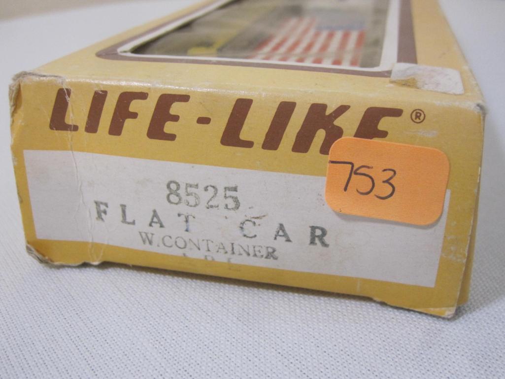 Life-Like MTTX 97566 Trailer Train Flat Car with Containers 8525, HO Scale, in original box, 5 oz