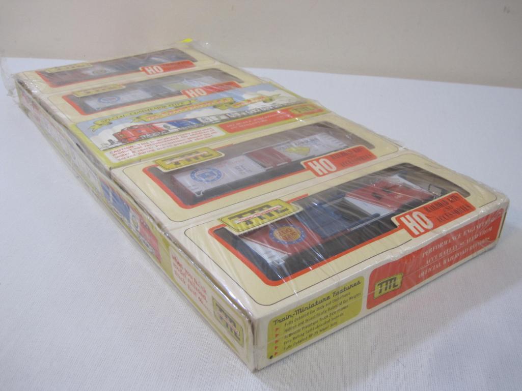 HO Scale Train Miniatures Special Commemorative Bi-Centennial Train, new in package, 2 lbs