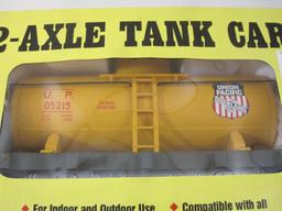 Aristo Craft Trains 2-Axle Tank Car Union Pacific #05215 ART40103, #1 Gauge, new in box, 2 lbs 1 oz