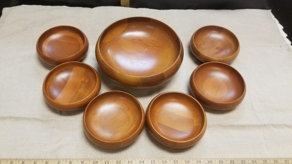Six Wooden Serving Bowls with Large Serving Bowl, Solid Wood, made in Taiwan