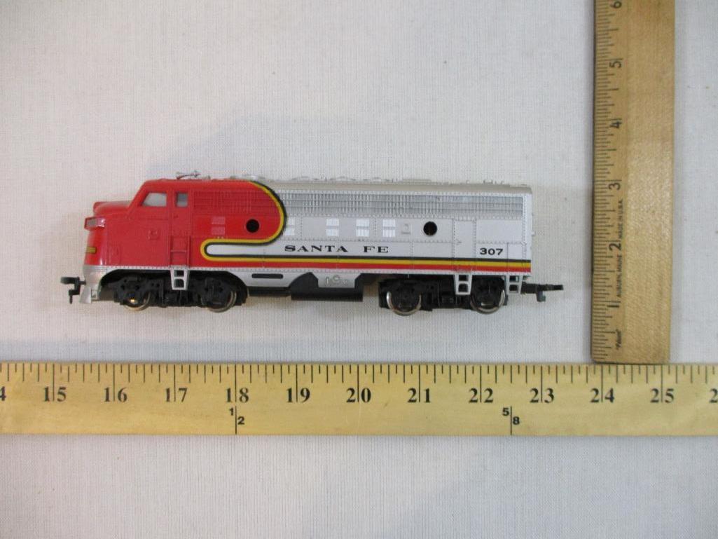 Bachmann Santa Fe Diesel HO Scale Locomotive, 10 oz