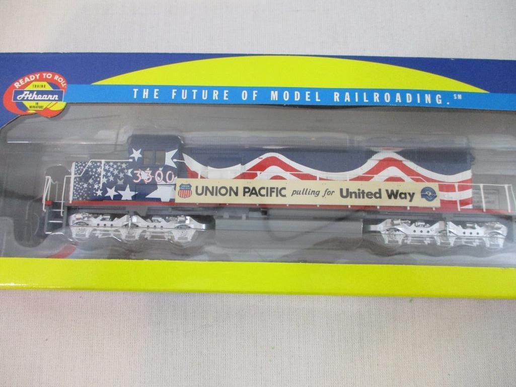 Athearn United Way Union Pacific SD40-2 Diesel Locomotive 3300, HO Scale, in original box, 1 lb 3 oz