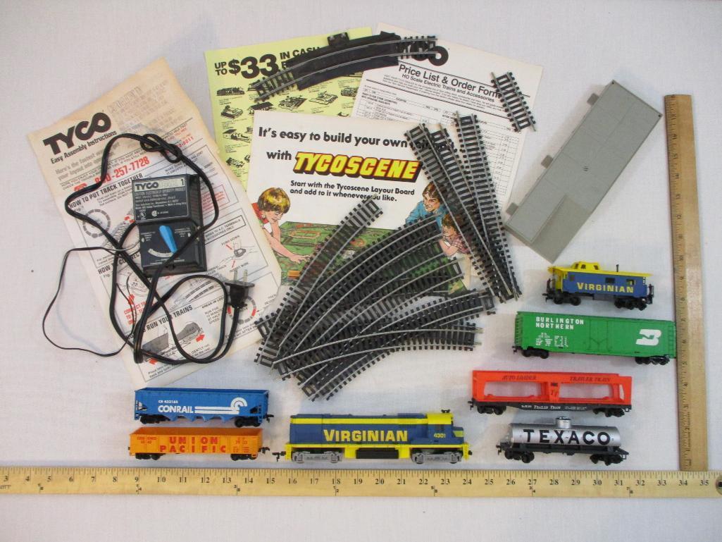 TYCO Virginian 4301 Diesel Locomotive Train Set with assorted train Cars, TYCO Pak power supply and