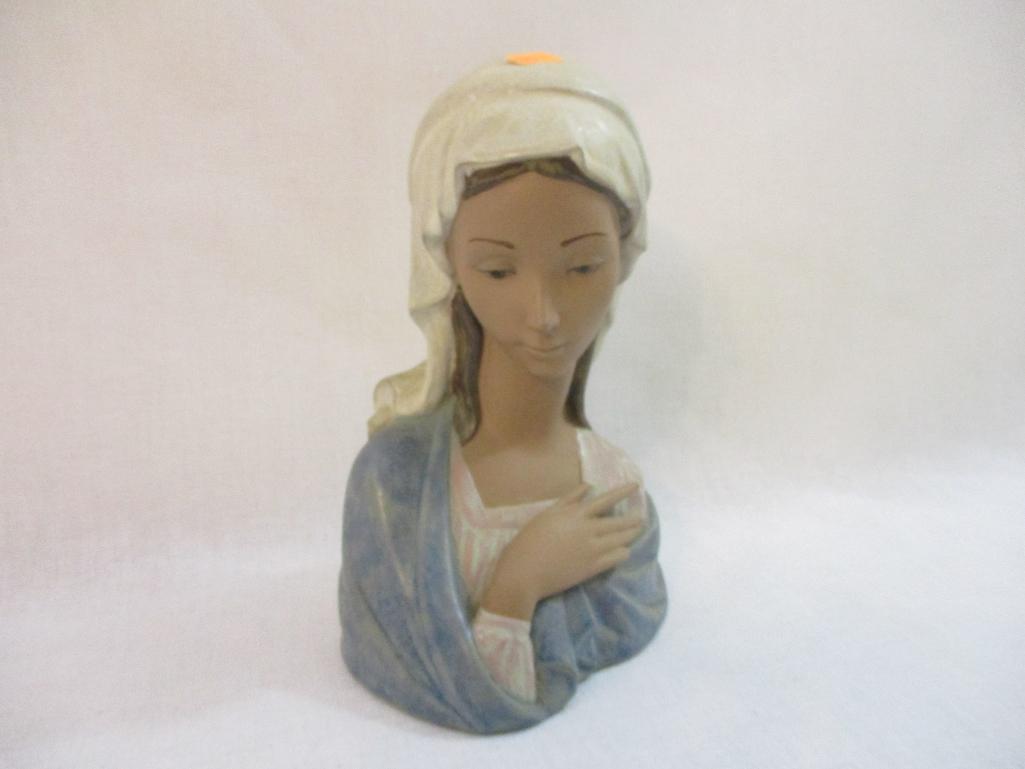 Lladro Matte Madonna Fine Porcelain Figure, made in Spain, 2 lbs