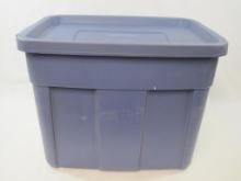 Rubbermaid Roughneck 18 Gallon Storage Tote with Lid, Blue