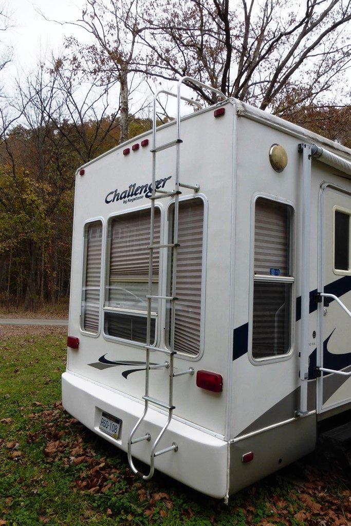 SUPER NICE & CLEAN ! 2002 Challenger Keystone camper 32 ft/2 slide outs