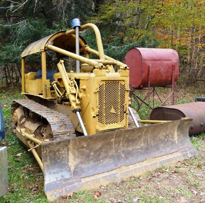 Cat D4 dozer with wrench, RUNS
