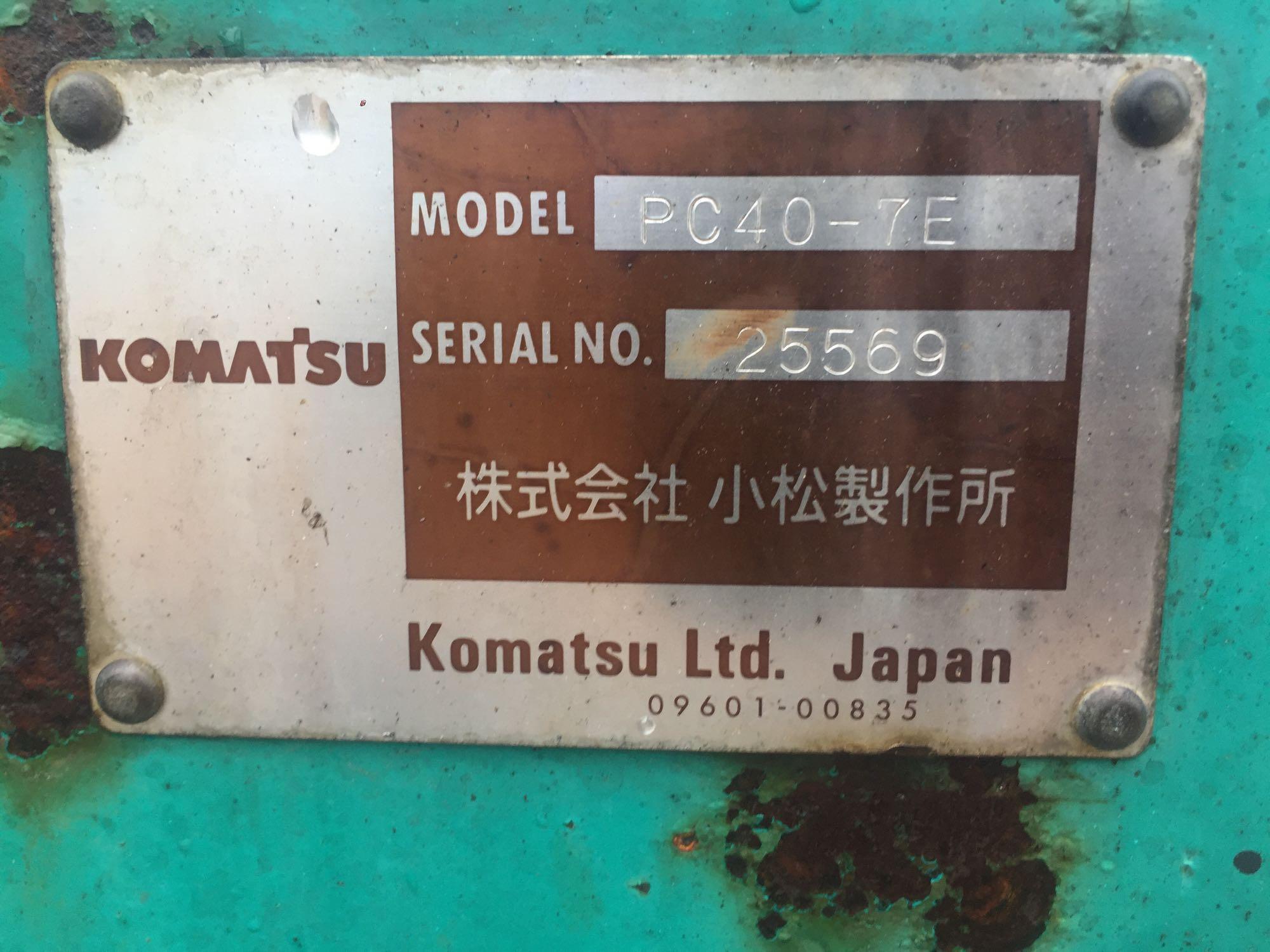 KOMATSU PC40 EXCAVATOR. S/N 25569. ENCLOSED CAB, A/C. AUX HYDRAULICS. PUSH BLADE, SMOOTH EDGE