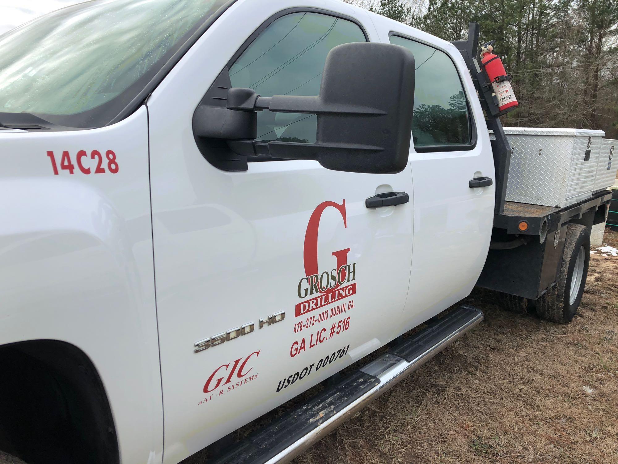 2011 CHEVY 3500HD FLATBED DUALLY, VIN: 1GB4KZC17BF235859, CREW CAB, 4WD, TOOL BOXES, GOOSENECK