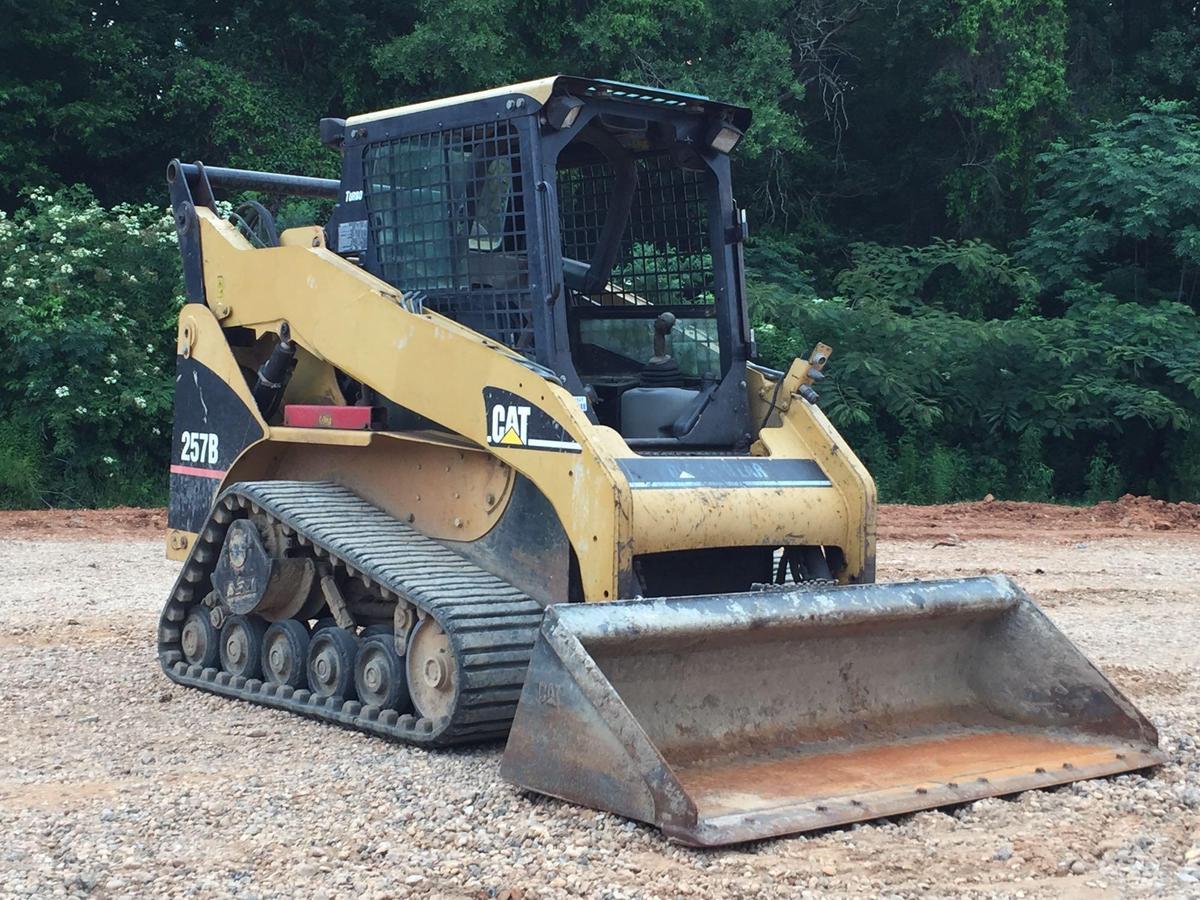 2005 CAT 257B RUBBER TRACK SKID STEER, SN: CAT0257BKSLK02319, CAT 72 INCH BUCKET WITH SMOOTH BOLT ON