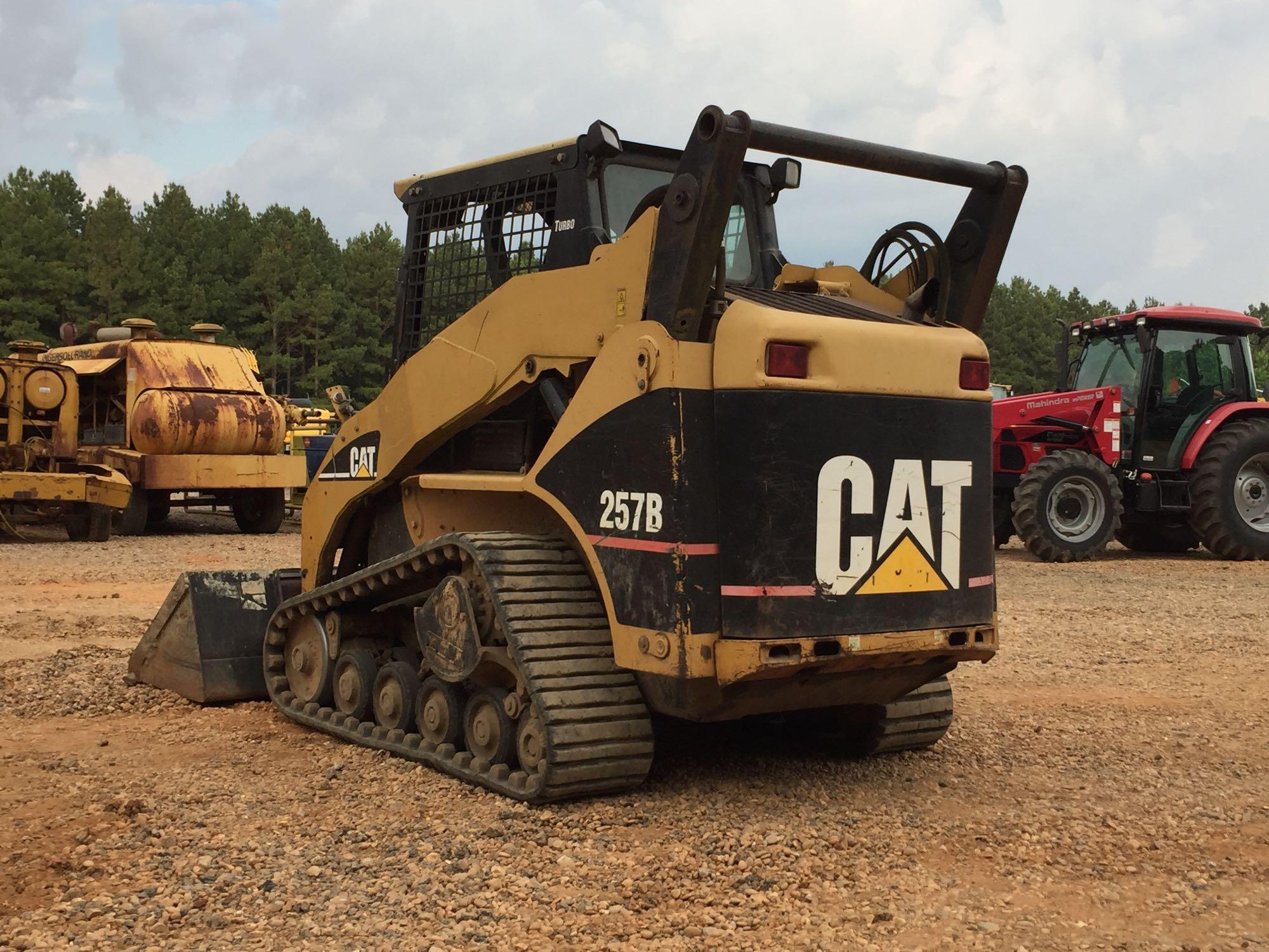 2005 CAT 257B RUBBER TRACK SKID STEER, SN: CAT0257BKSLK02319, CAT 72 INCH BUCKET WITH SMOOTH BOLT ON