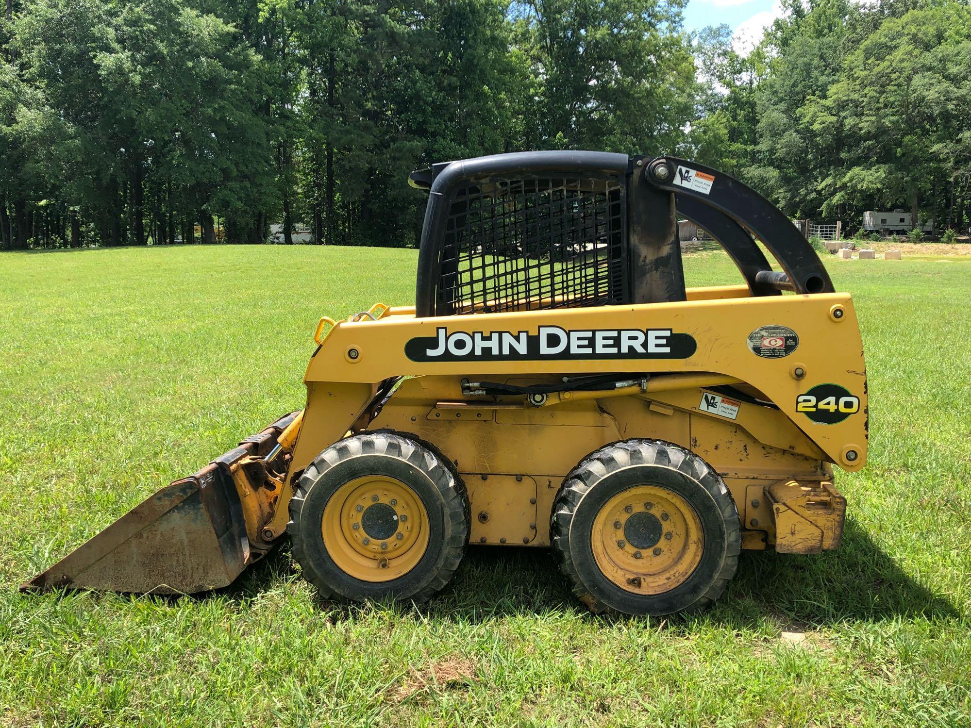 JOHN DEERE 240 SKID STEER LOADER