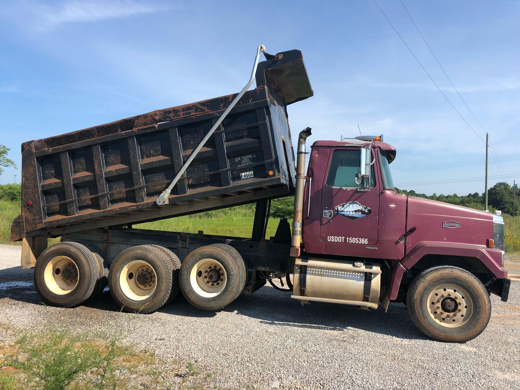 1998 VOLVO TRI-AXLE DUMP