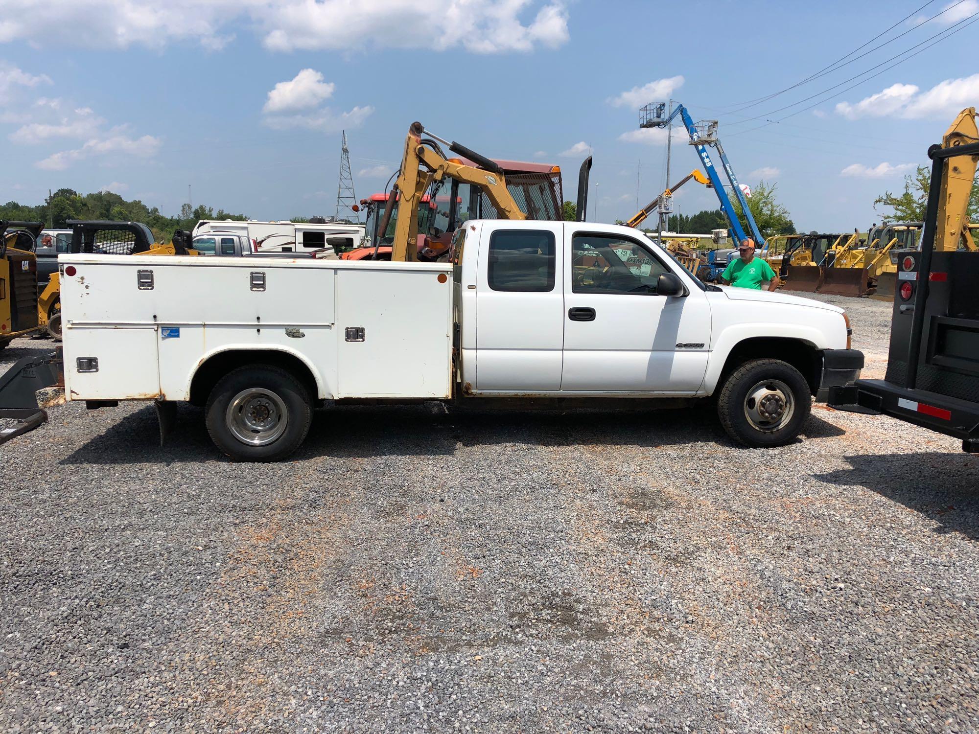 2004 CHEVY 3500, EXTENDED CAB