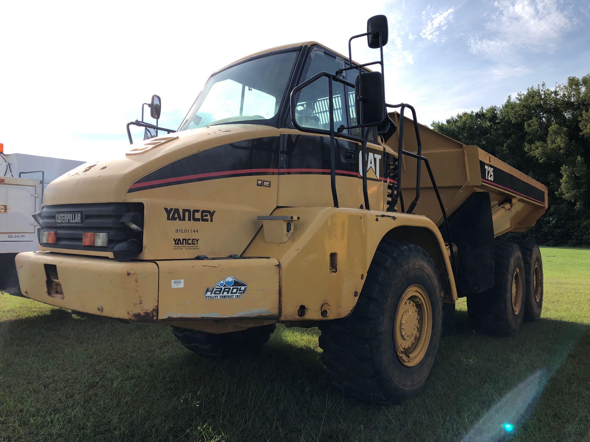 2007 CAT 725 OFF ROAD TRUCK