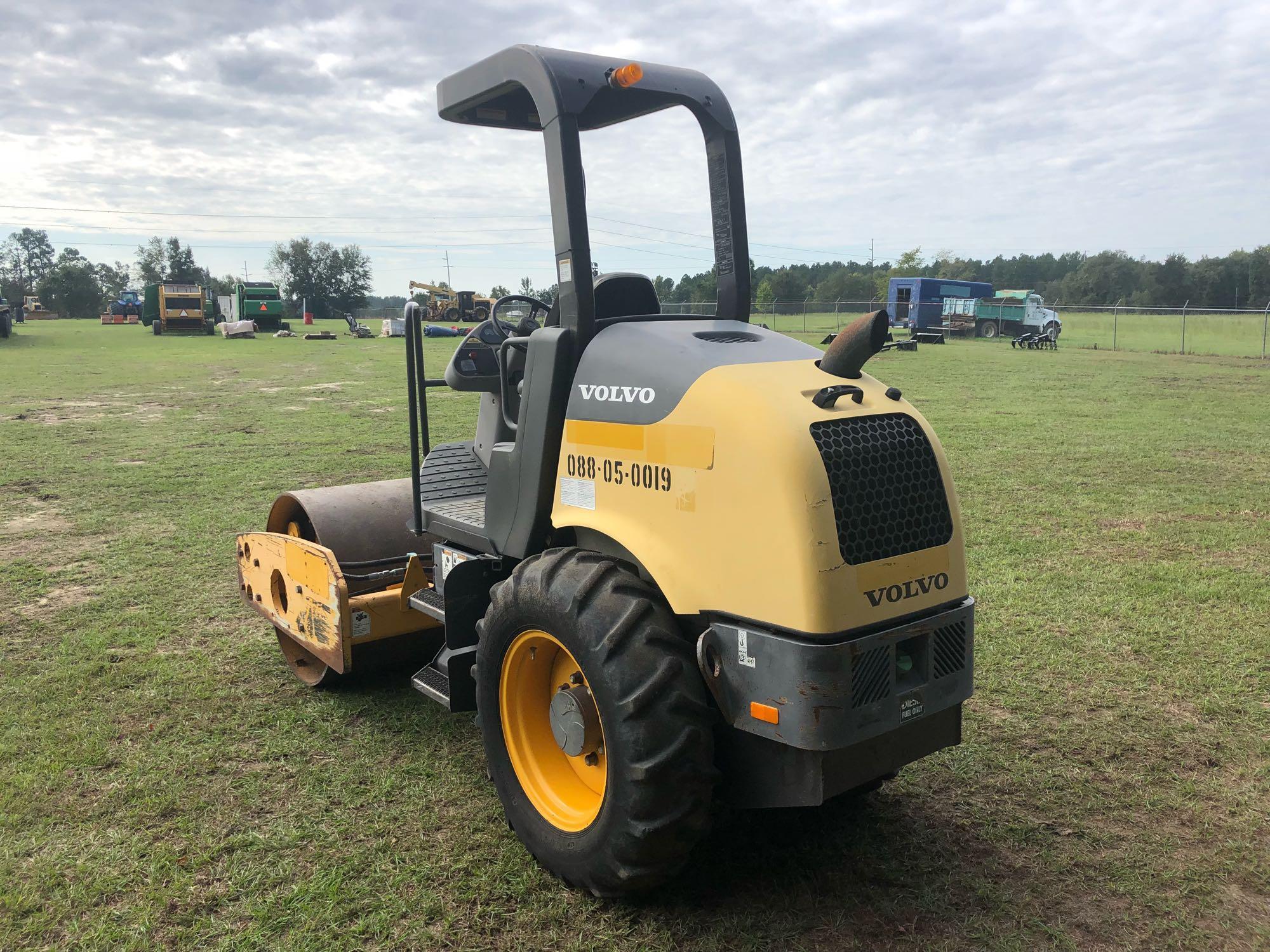 2012 VOLVO SD45D SMOOTH DRUM ROLLER