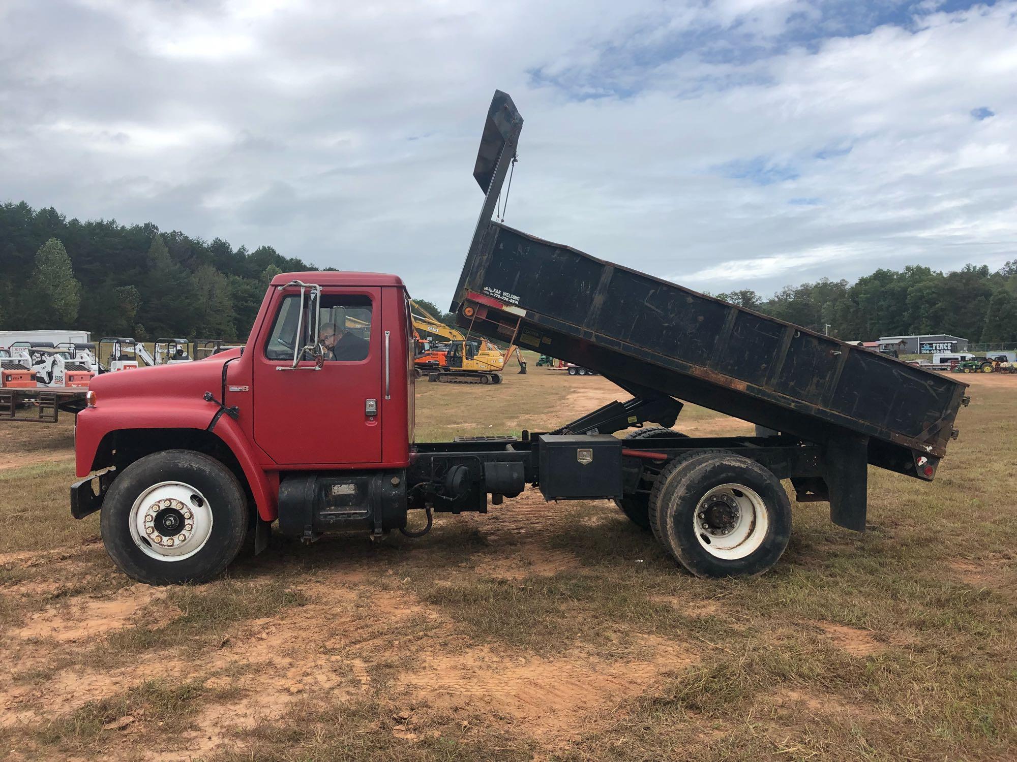 1981 IH SINGLE AXLE DUMP TRUCK