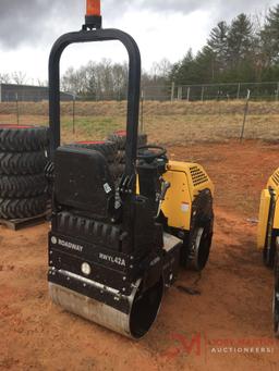 NEW ROADWAY VIBRATORY ROLLER