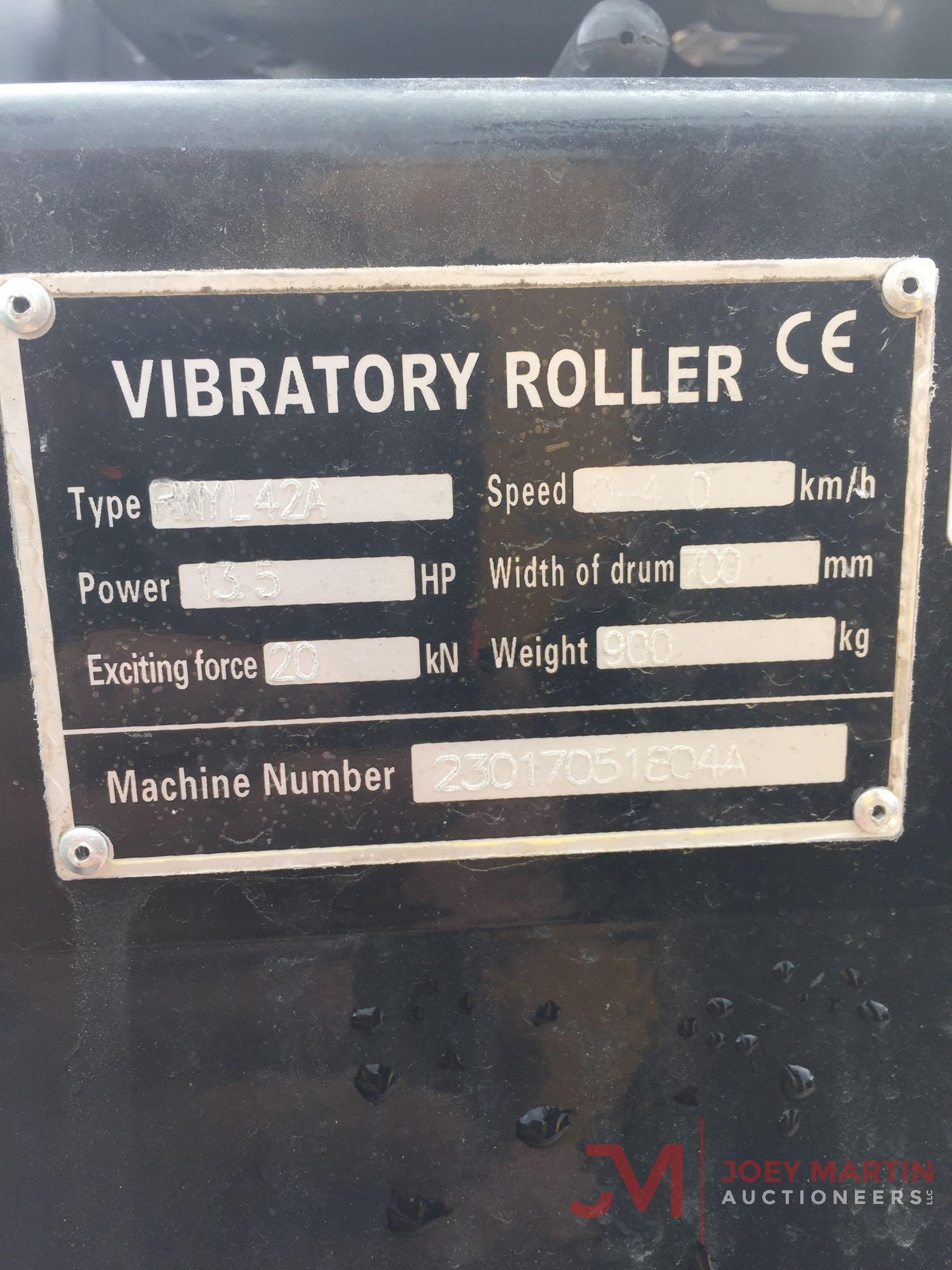 NEW ROADWAY VIBRATORY ROLLER