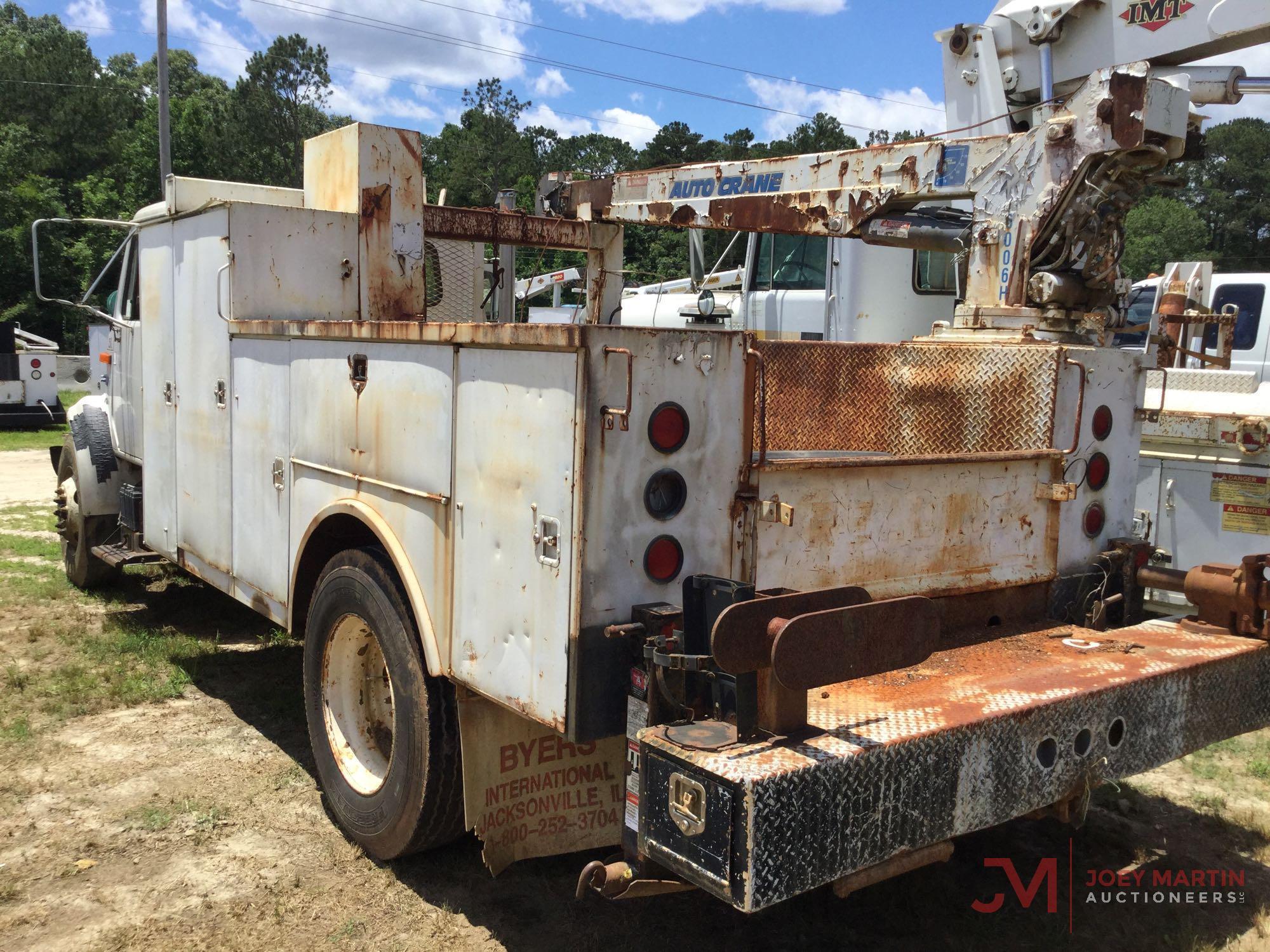 INTERNATIONAL SERVICE TRUCK