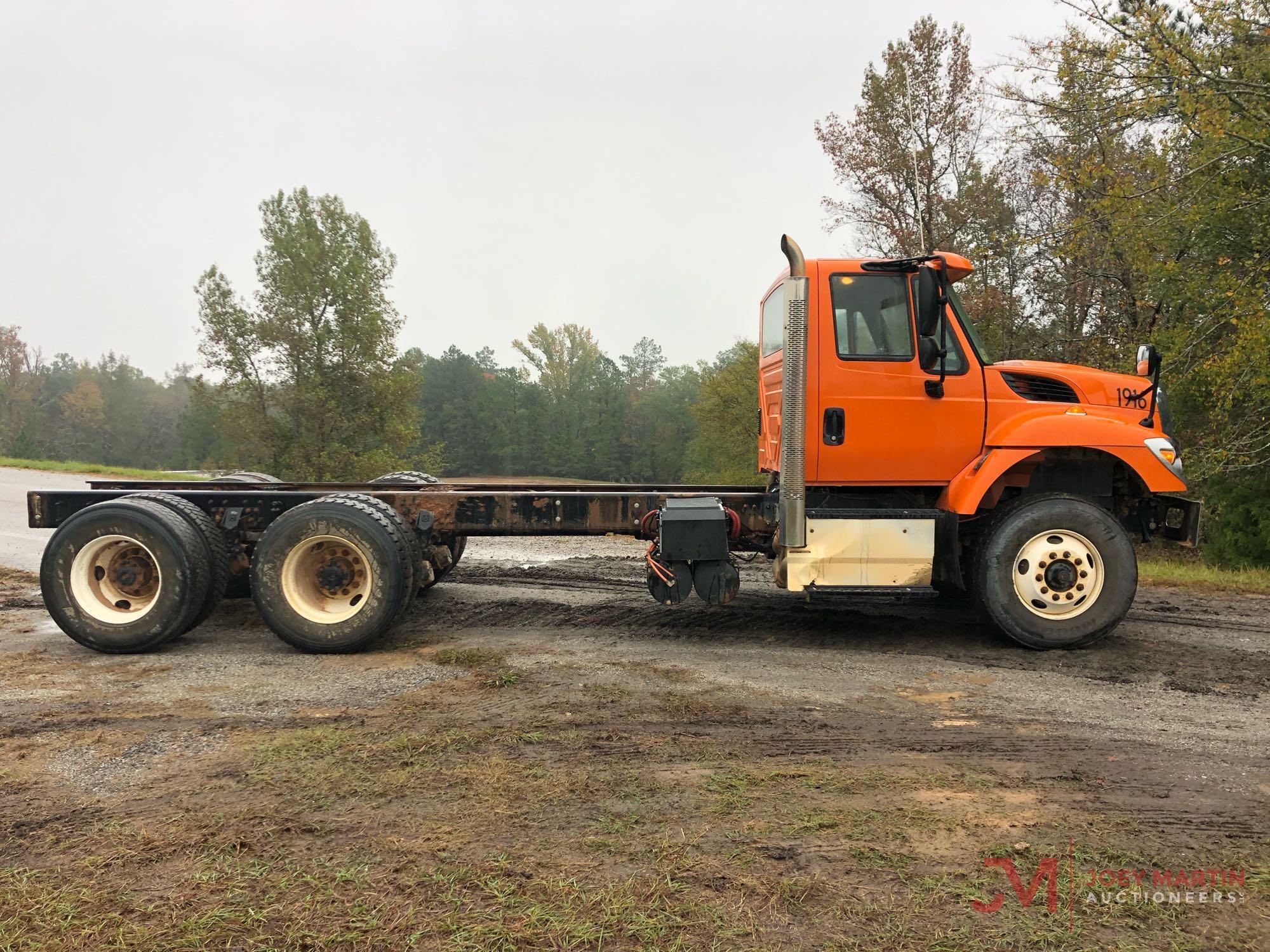 2015 INTERNATIONAL 7400 TRUCK