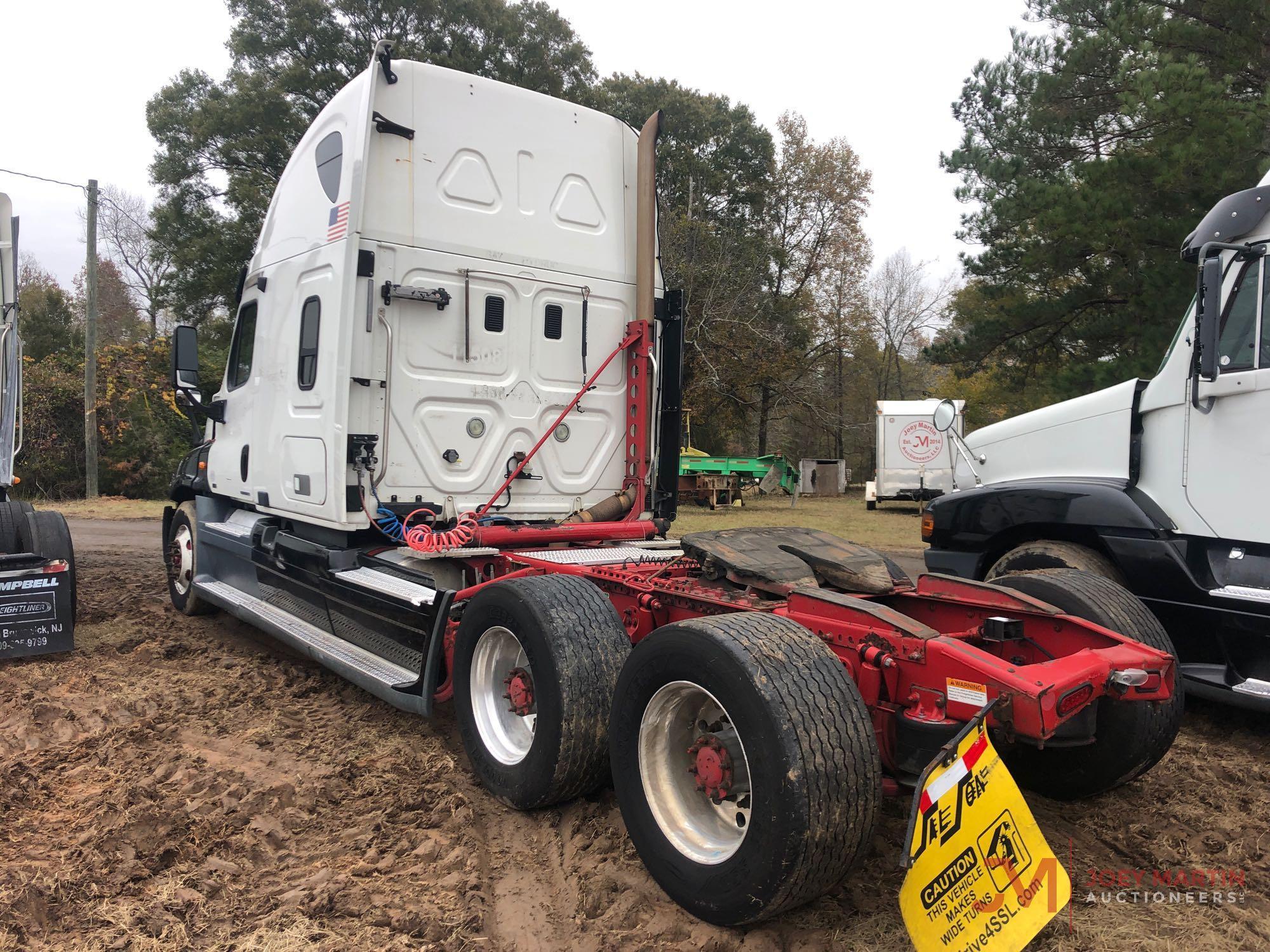 2011 FREIGHTLINER TRUCK