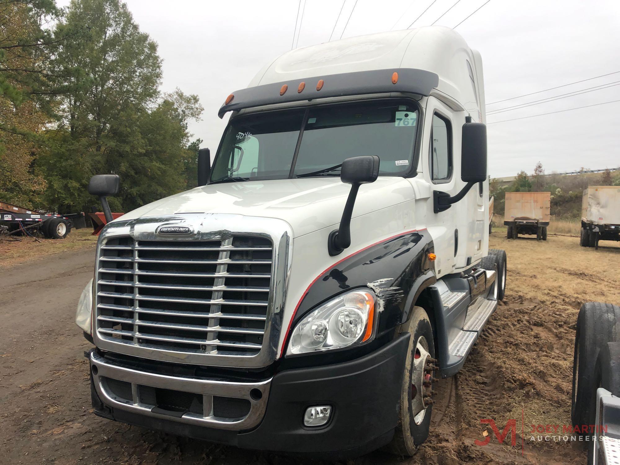 2011 FREIGHTLINER TRUCK