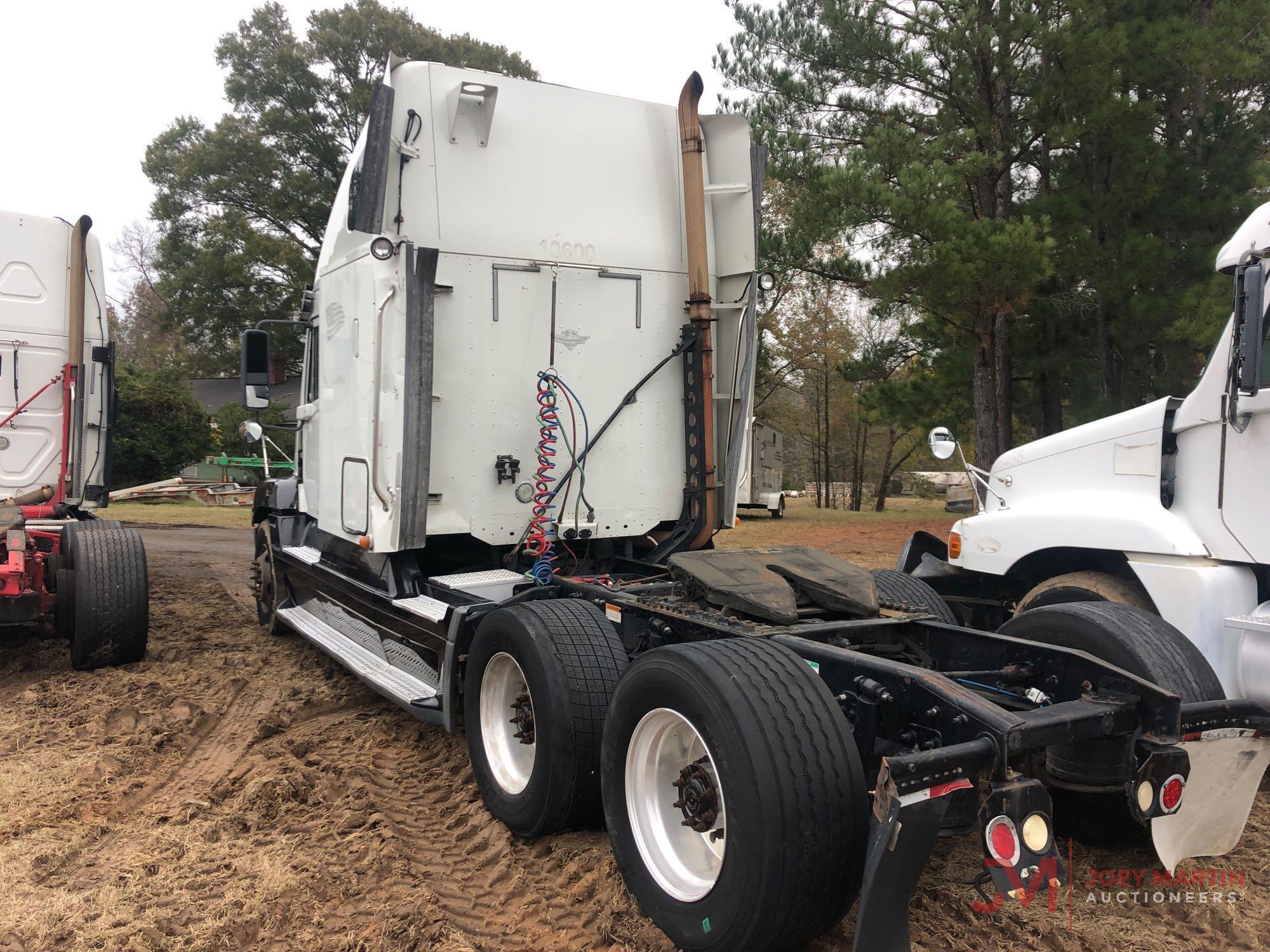 2010 FREIGHTLINER TRUCK