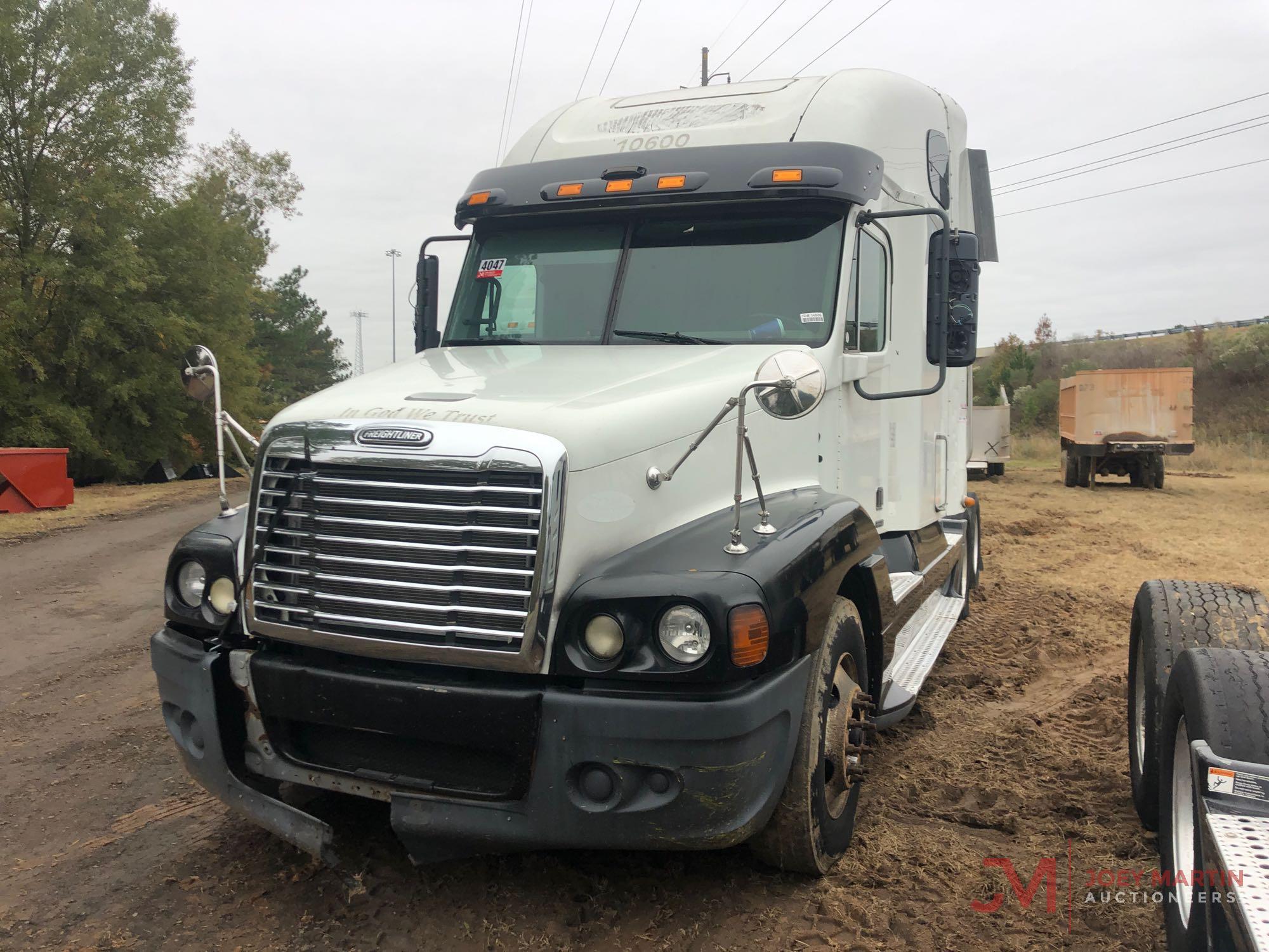 2010 FREIGHTLINER TRUCK