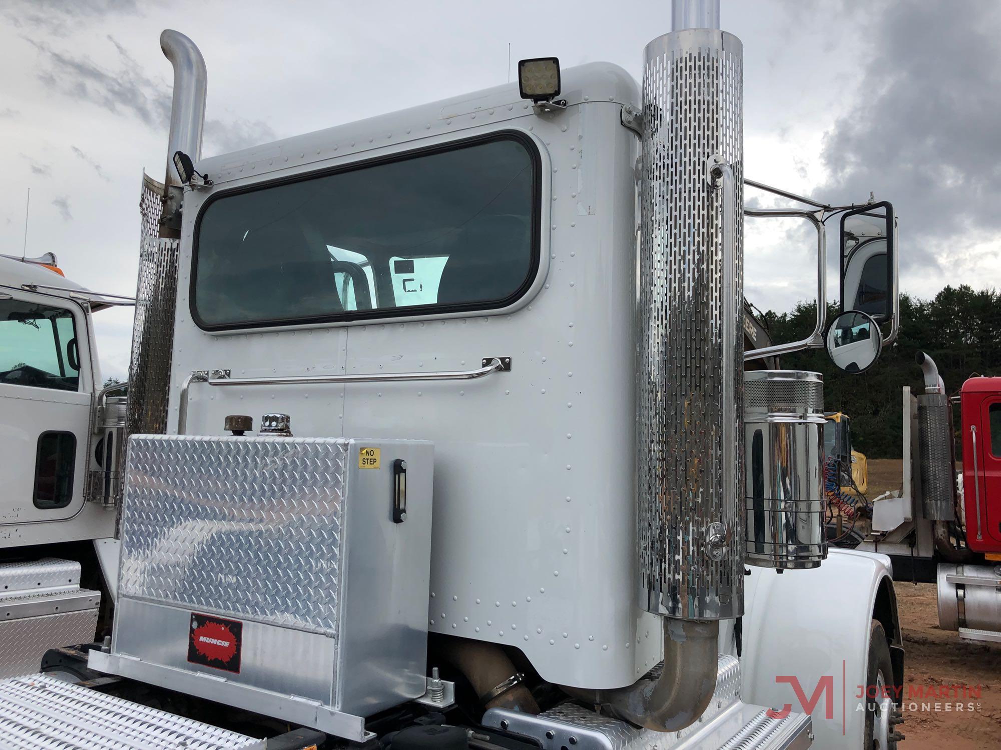 2015 PETERBILT 389 DAY CAB...TRUCK TRACTOR