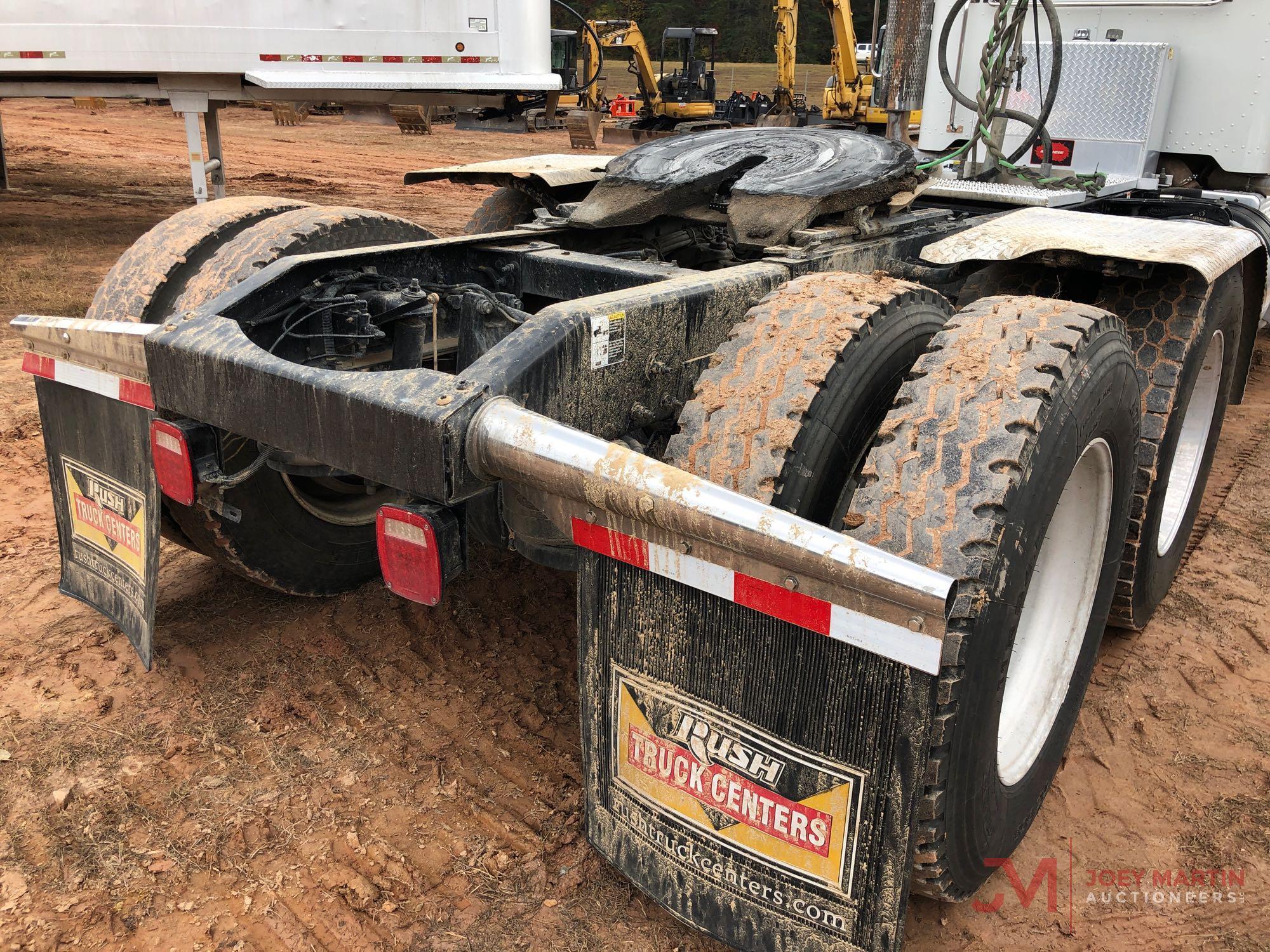 2015 PETERBILT 389 DAY CAB...TRUCK TRACTOR