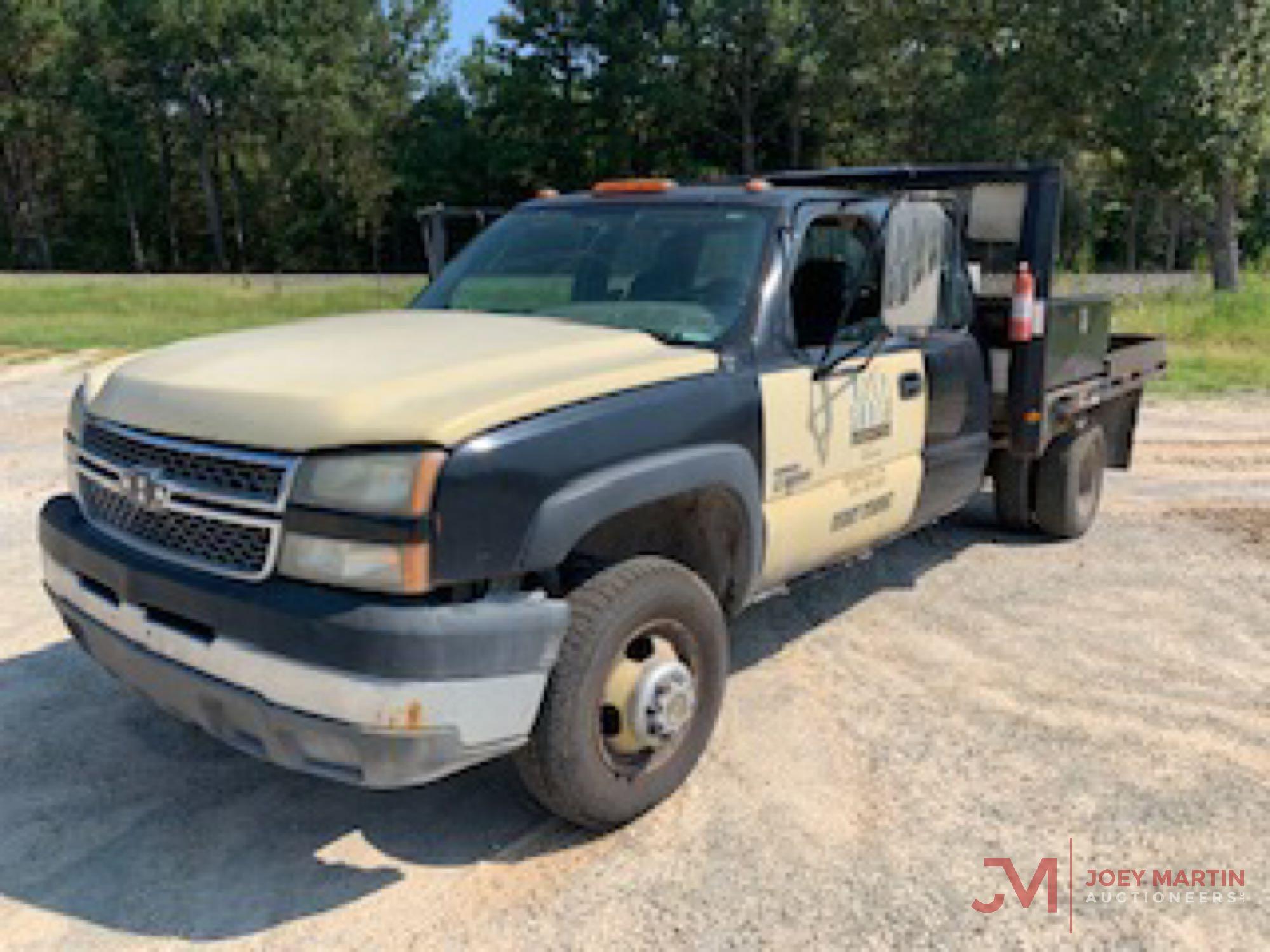 2005 CHEVROLET 3500 DUALLY FLAT BED TRUCK