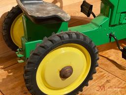 JOHN DEERE 7600 PEDAL TRACTOR