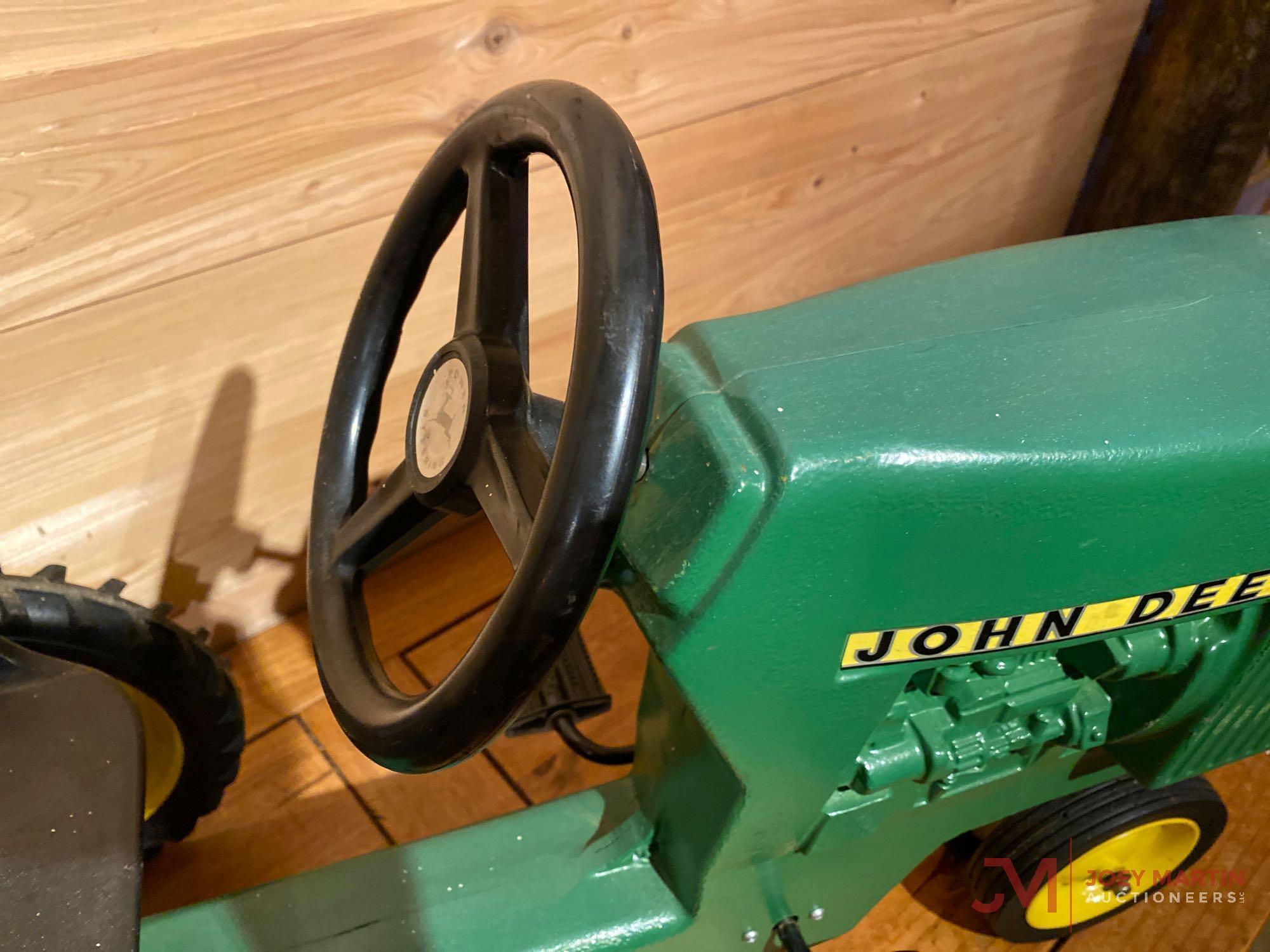 JOHN DEERE MODEL 520 PEDAL TRACTOR