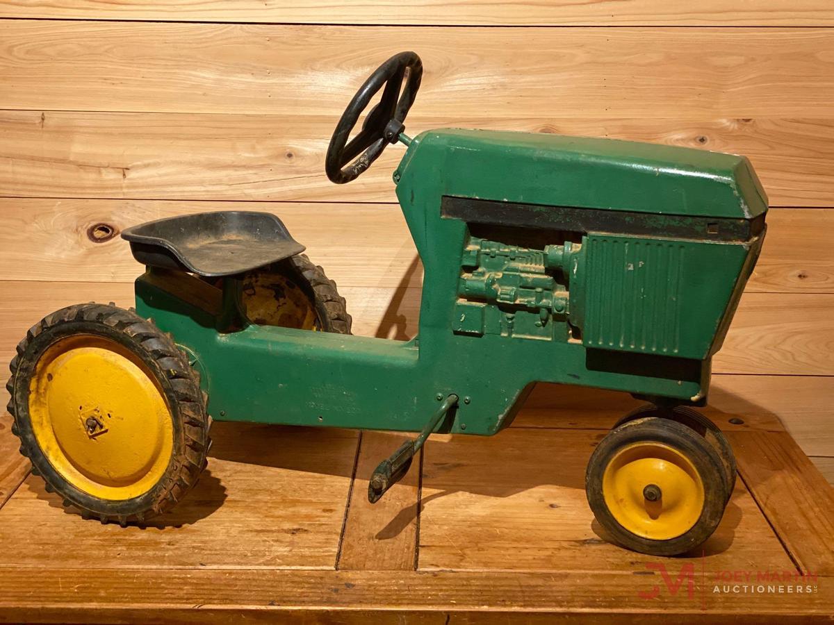 JOHN DEERE MODEL 520 PEDAL TRACTOR