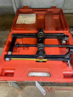 UNIVERSAL STRUT / SPRING COMPRESSOR WITH CASE