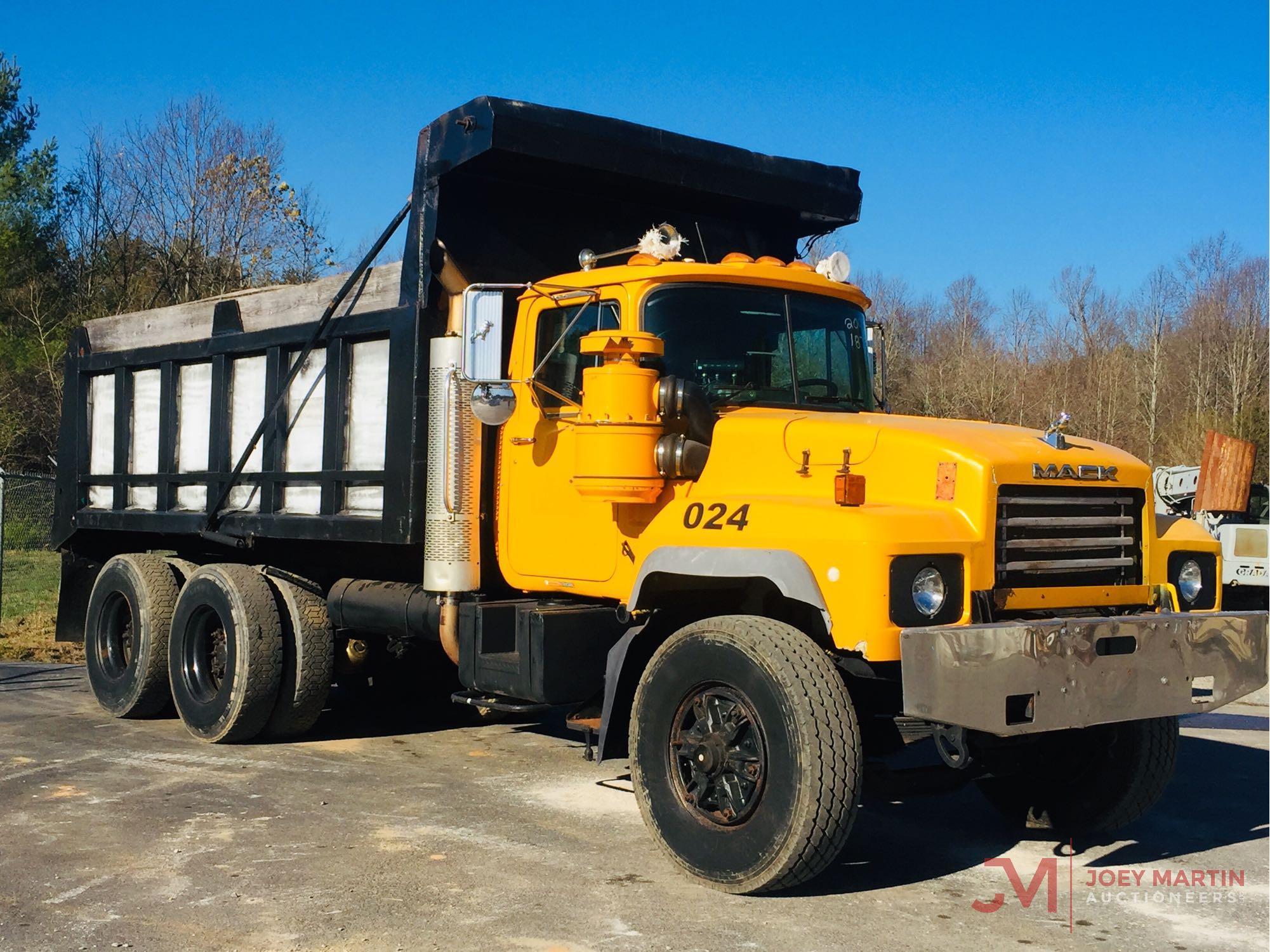 2003 MACK RD688S T/A DUMP TRUCK