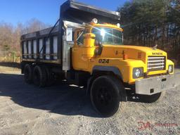 2003 MACK RD688S T/A DUMP TRUCK