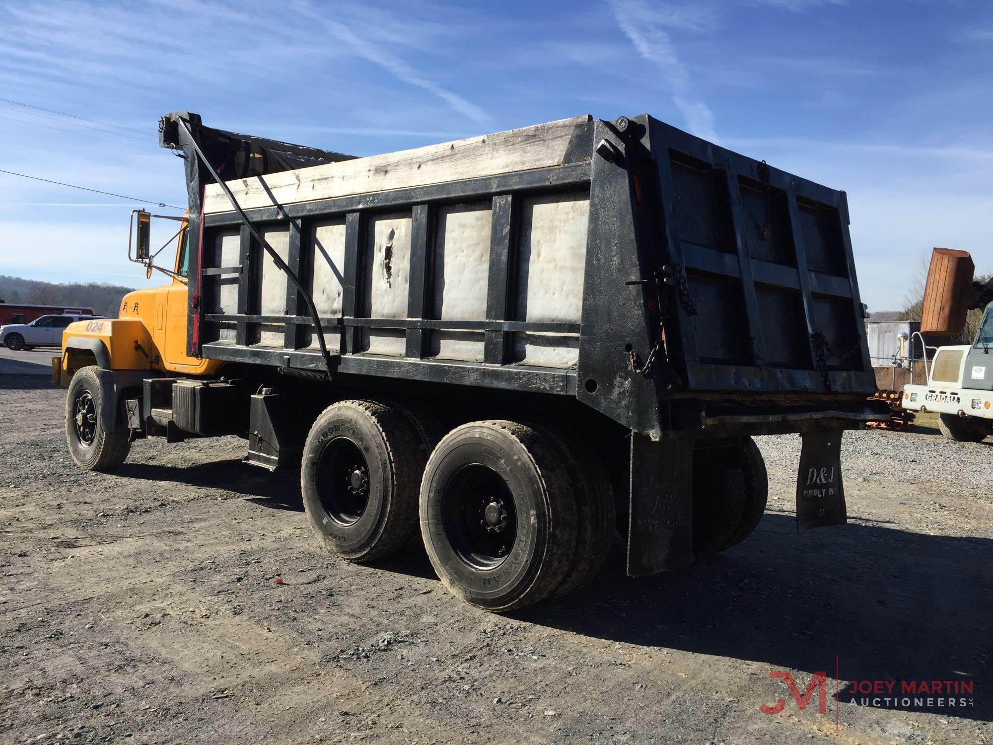 2003 MACK RD688S T/A DUMP TRUCK