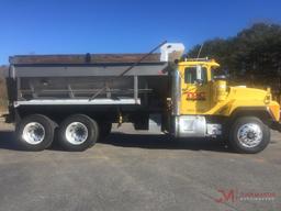 2000 MACK RD688S T/A SPREADER TRUCK